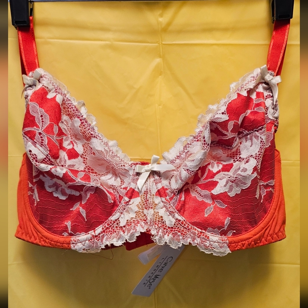 CURVE MUSE woman's Red and cream lace bra size 34DD